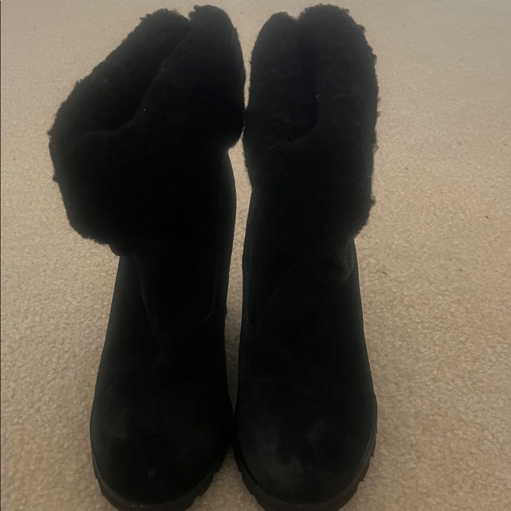 UGG Women’s Kyra Wedge Ankle Boots - Picture 8 of 10